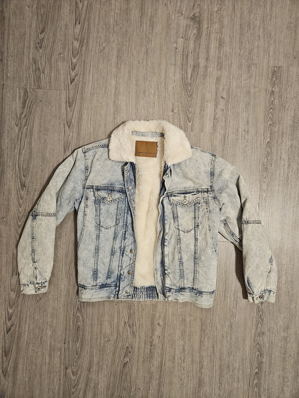 American Eagle Men's XS Light Wash Denim Trucker Jacket with Sherpa Lining